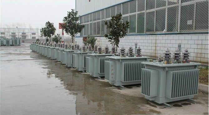 油浸式變壓器的保養(yǎng)如何去做？預防滲漏油：油浸式變壓器在油箱內(nèi)充滿變壓器油，裝配中依靠緊固件對耐油橡膠元件加壓而密封。